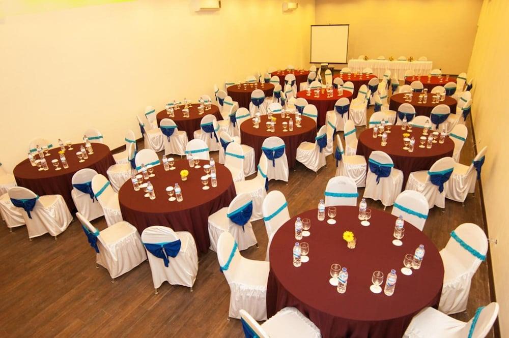 מטאראם Idoop Hotel By Prasanthi מראה חיצוני תמונה